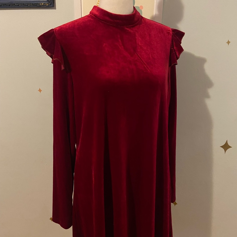 Red velour ruffle shoulder mock neck long sleeve dress • by Jeuvre • size small